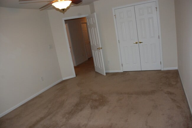 Building Photo - Well Maintained Townhome in Colonial Heritage in Williamsburg