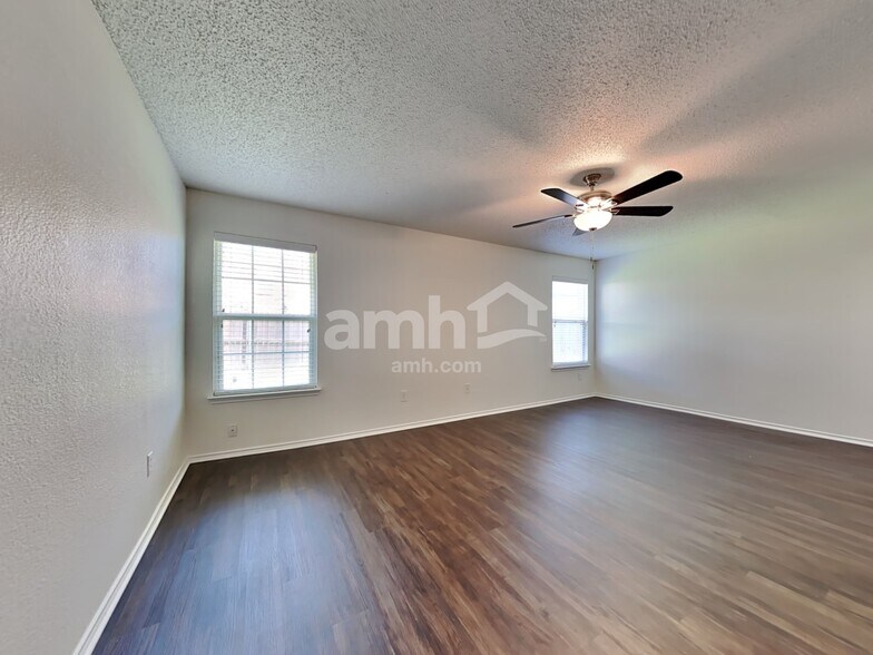 Building Photo - 5428 Kleberg Dr