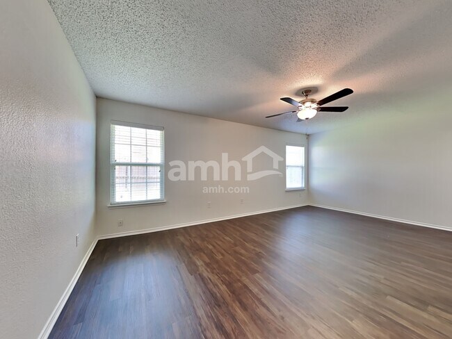 Building Photo - 5428 Kleberg Dr