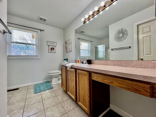 Building Photo - Fully Furnished Rental Property