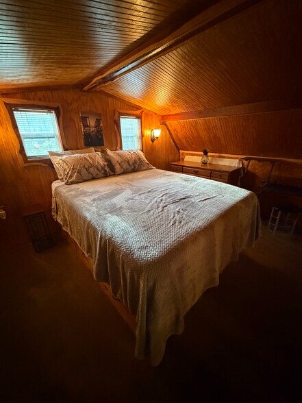 Building Photo - 9166 S Evans Ave