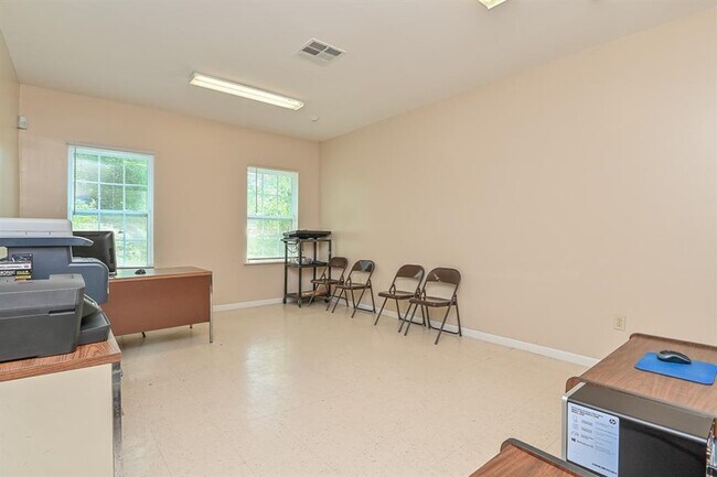 Suite B, 12x19ft, $600/month - 7931 Ethel St