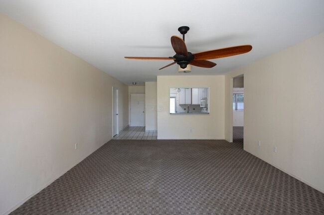 Building Photo - 3 Bedroom 2 Bathroom unfurnished Condo pool view