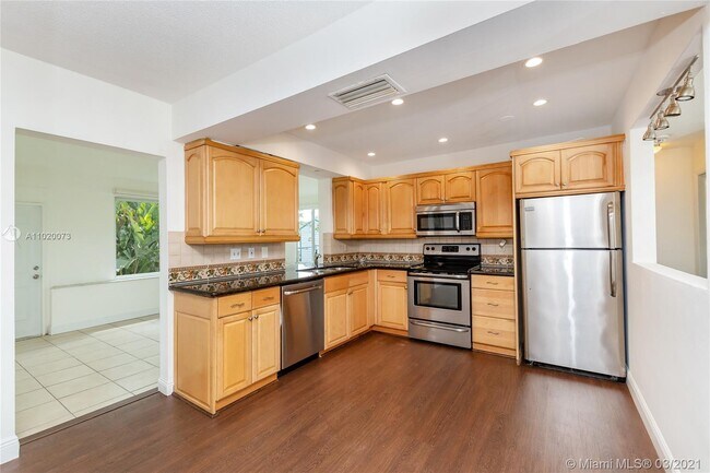 Building Photo - 4500 SW 42nd Ter