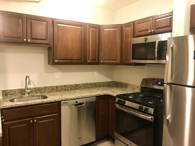 Building Photo - 97 Chester St