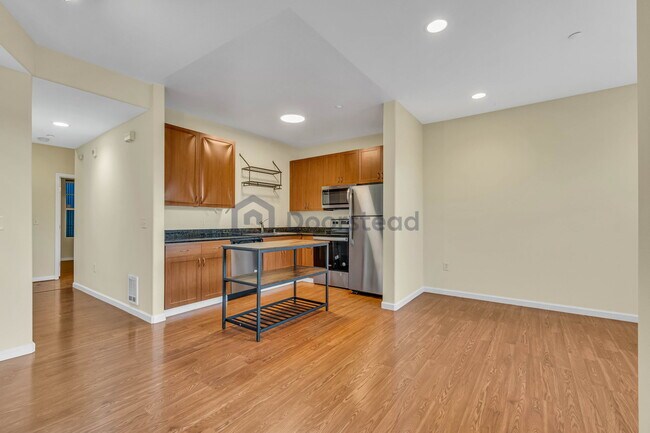 Building Photo - 1121 40th St