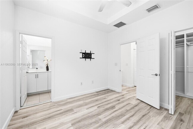 Building Photo - 10537 W 32nd Ln