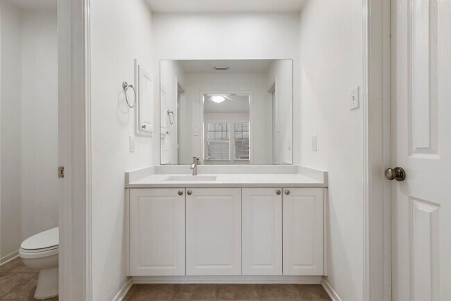 Building Photo - 67 Woodlily Pl