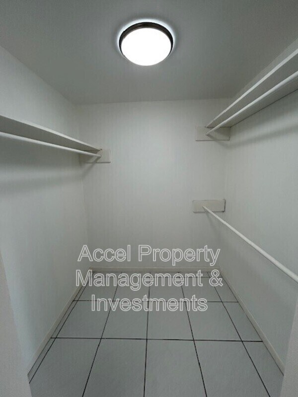 Building Photo - 600 Wichita Ave