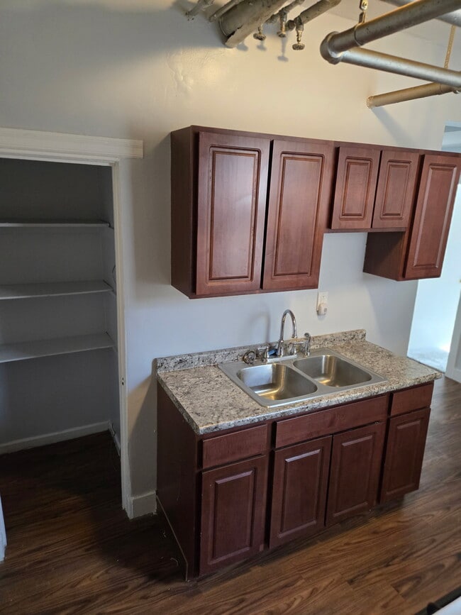 Building Photo - 8054 s Hermitage