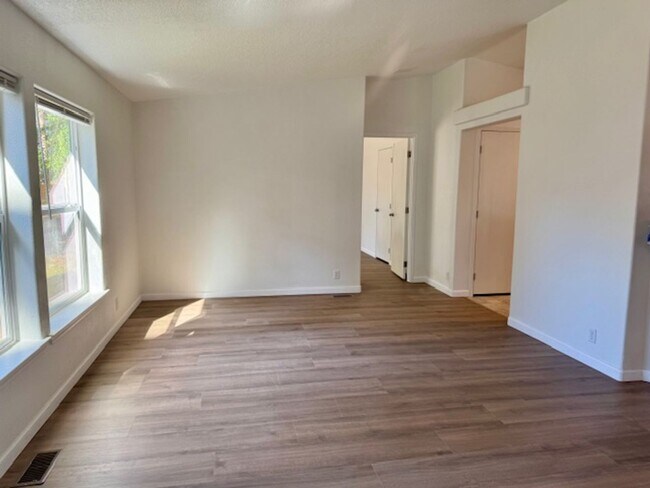 Building Photo - Remodeled Home on 1/2 Acre