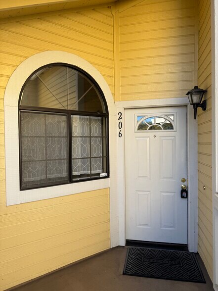 Building Photo - 206 Devonwood