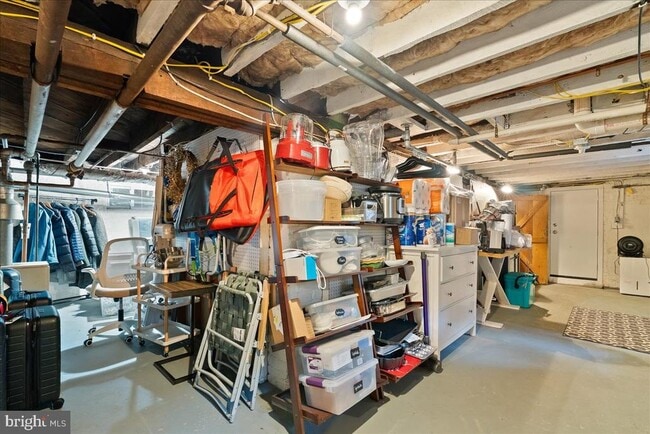 Building Photo - 23 E Walnut St