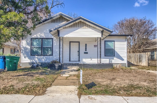 Building Photo - 427 E Southcross