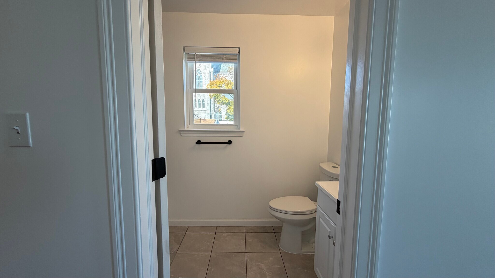 EN-SUITE BATHROOM - 159 Court St
