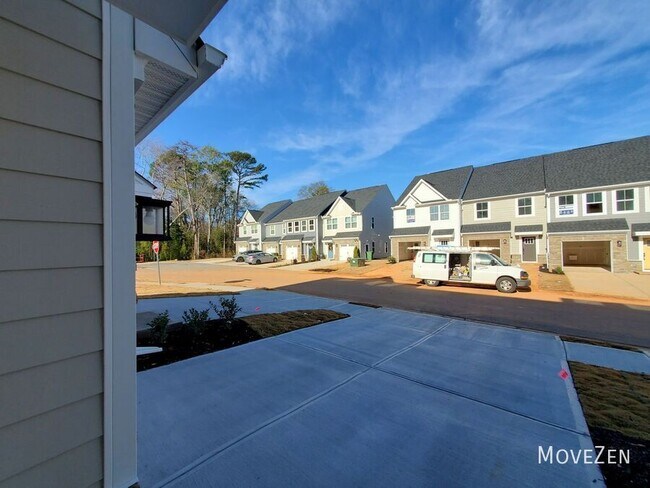 Building Photo - 208 Lograto Ln