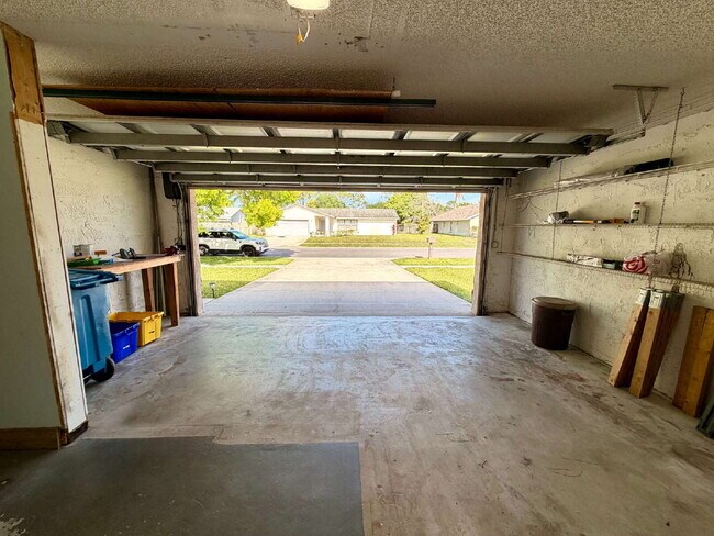 Building Photo - 147 Sunflower Cir