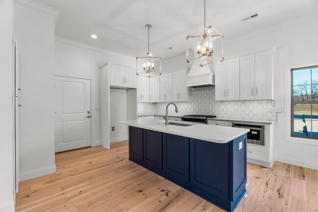 Building Photo - 4561 Kingston Ave