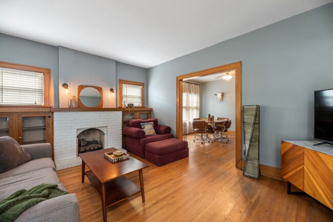 Building Photo - 1221 N Perry Ave