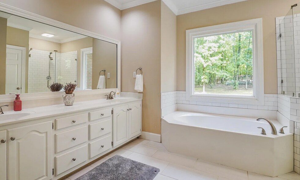 Building Photo - 113 Windwood Cir