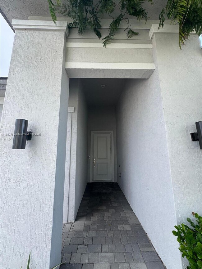 Building Photo - 4398 SW 173rd Ave