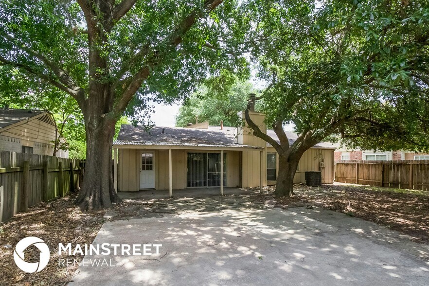 Building Photo - 24111 Spring Gum Dr