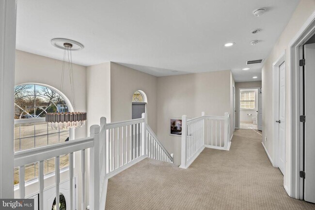 Building Photo - 7 Madison Ct