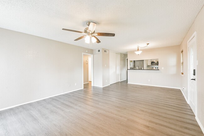 Building Photo - 5646 Birchmont Dr