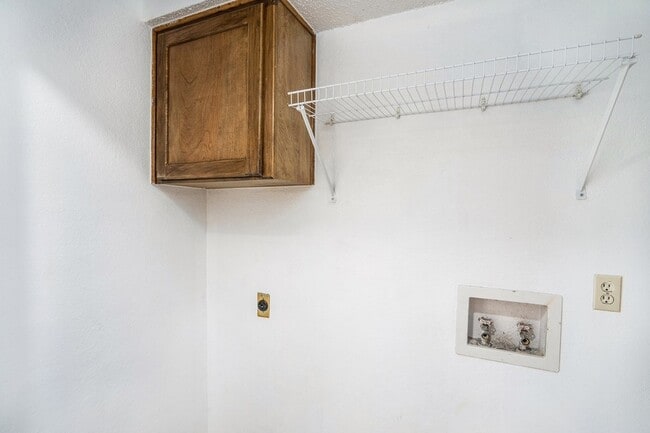 Building Photo - 3301 Aurora St