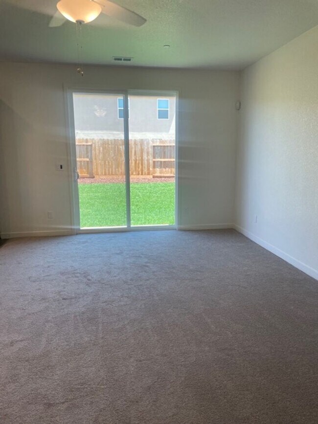 Building Photo - Stylish New-Construction Rental Near UC Me...