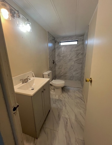 Building Photo - 491 E Sherwood Dr