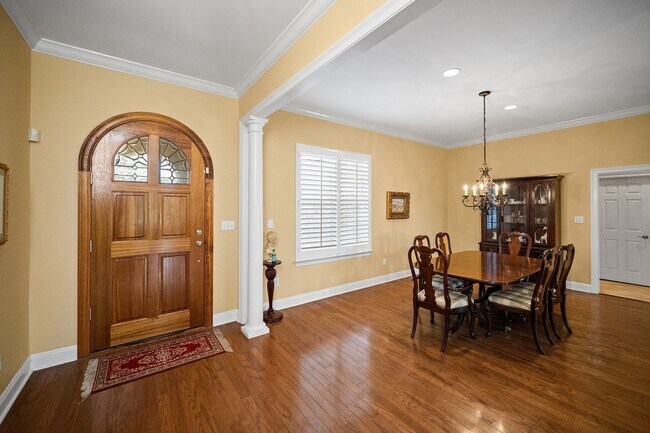 Building Photo - 632 Magnolia Cir