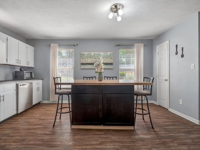 Building Photo - 1572 Cinnamon Bear Cir