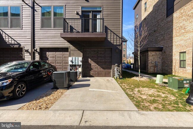 Building Photo - 10017 -A Ruffian Wy