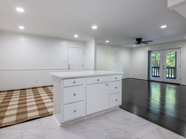 Building Photo - 1001 Woodland Vlg