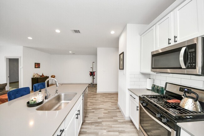 Building Photo - 202 Serena Pk Ln