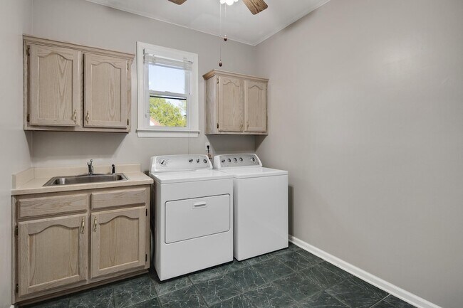 Building Photo - 979 Welbeck Cove