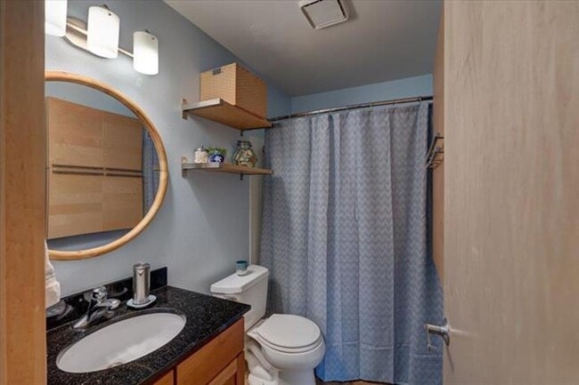 Building Photo - 2 Bedroom with Den