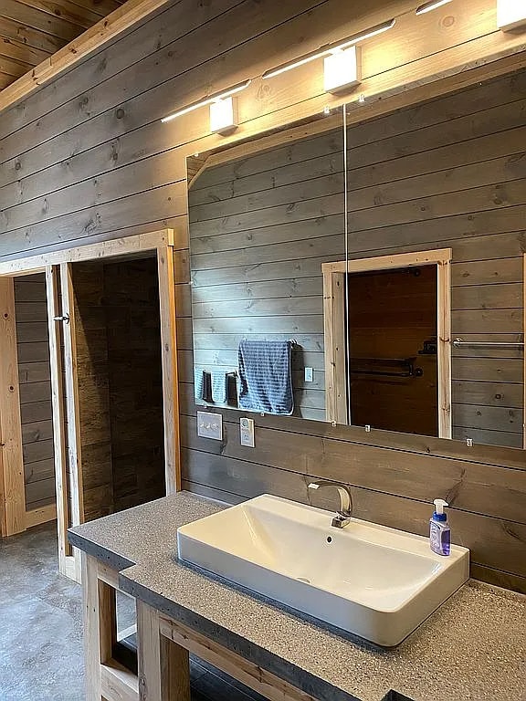 Building Photo - 978 Lakeview Dr