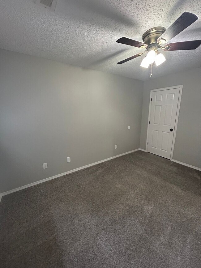 Building Photo - 3501 SW Landau Ct