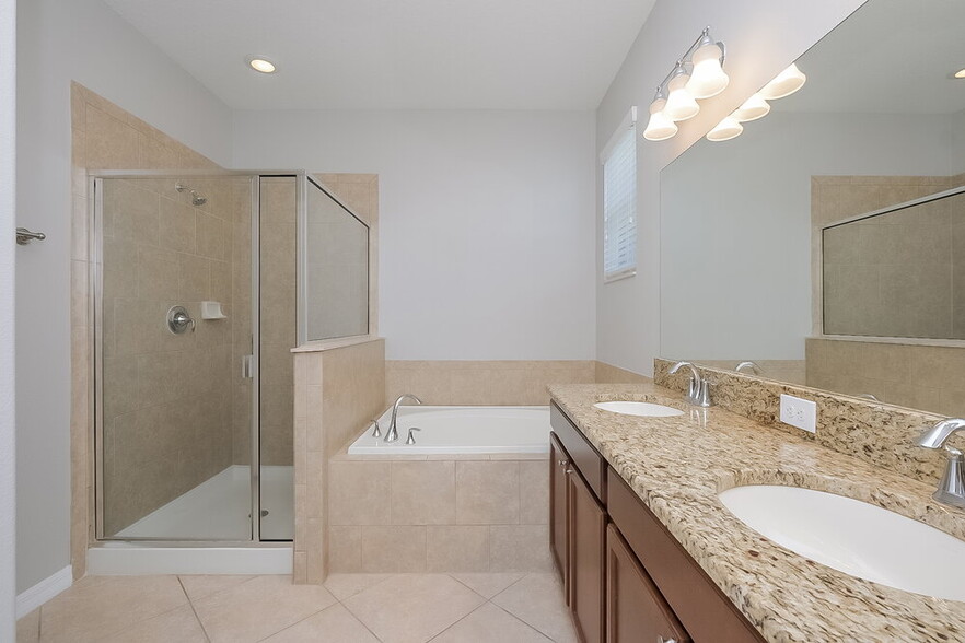 Building Photo - 1309 Oak Pond St