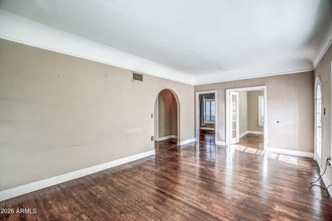 Building Photo - 384 E Windsor Ave