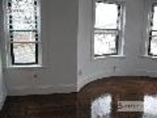 Building Photo - Brookline 4 BR 1 Bath Apartment - 9/1/26 (H&HW included) NO BROKER FEE