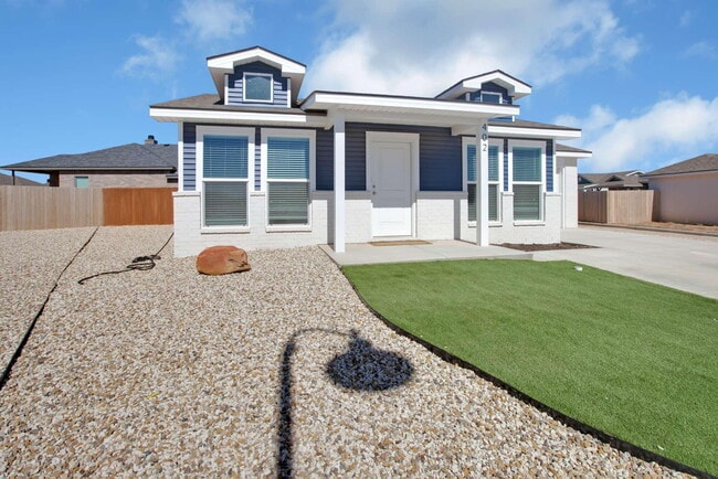 Building Photo - 402 E 30th St