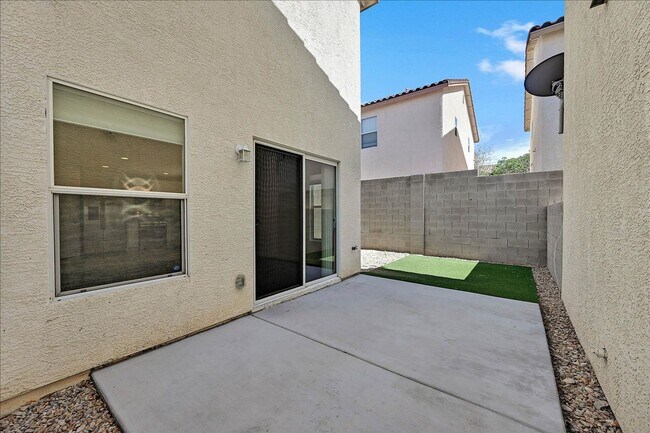 Building Photo - 8755 W Firecracker Ct