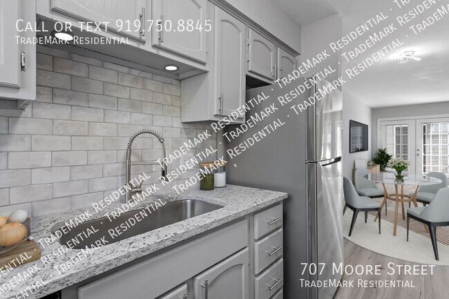 Building Photo - 707 S Moore St