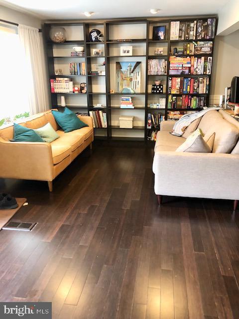 Building Photo - 15 Robin Ridge Ct