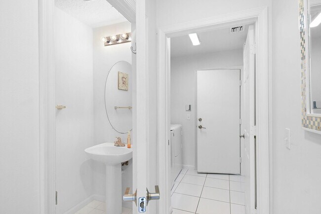 Building Photo - 3058 SE Brierwood Pl