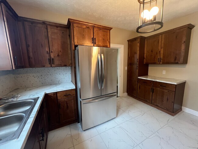 Building Photo - 1414 W Main St