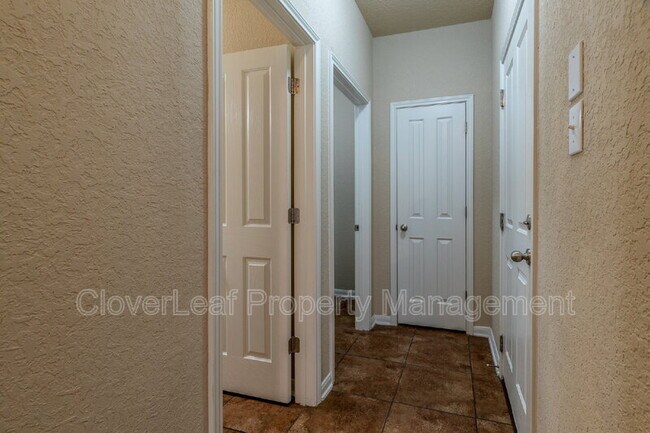 Building Photo - 5420 Nutmeg Tr